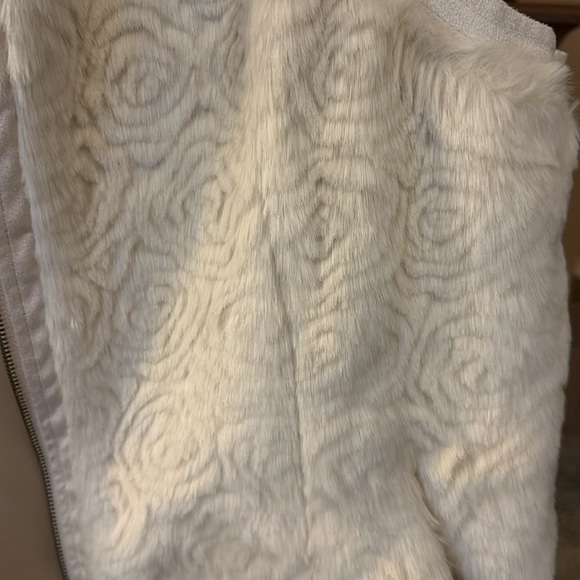 Ladies Faux fur vest - Picture 3 of 6